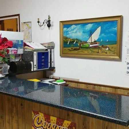 Hostal Creus Roses Kültér fotó