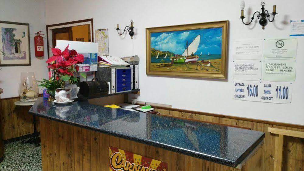 Hostal Creus Roses Kültér fotó