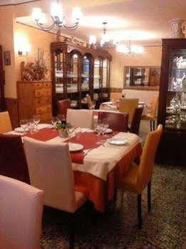 Hostal Creus Roses Kültér fotó